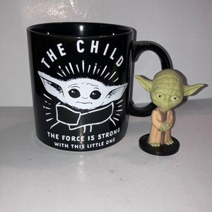 Large Black Star Wars Mug - The Child Design‎ with Bobblehead Yoda